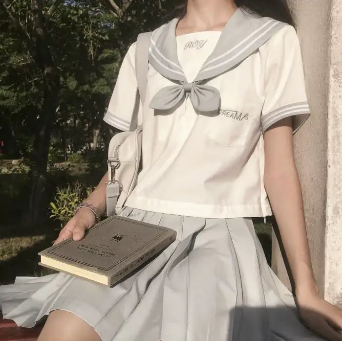 墙里的女人